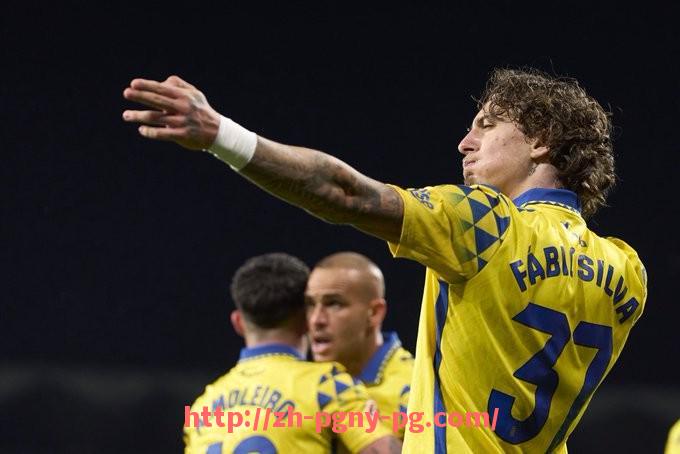 pg电子在线官网-世俱杯比赛技术细节分析及判罚争议案例